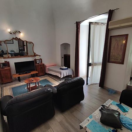 Very Central Apartment, By Shops, Bars, Restaurants Bari Buitenkant foto