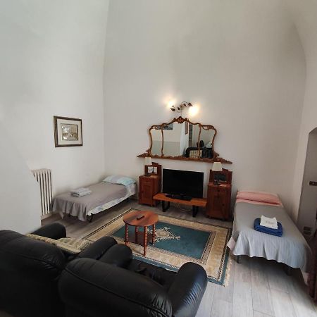 Very Central Apartment, By Shops, Bars, Restaurants Bari Buitenkant foto