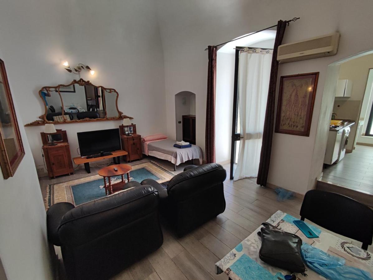 Very Central Apartment, By Shops, Bars, Restaurants Bari Buitenkant foto